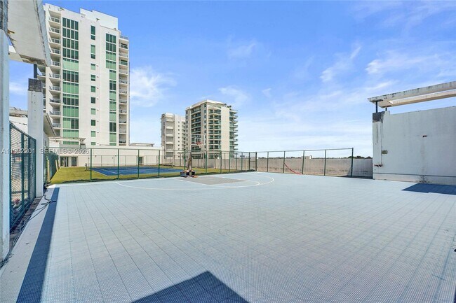 Building Photo - 7928 East Dr