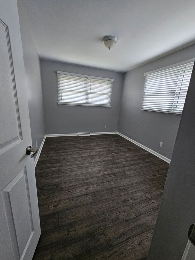 Building Photo - EDGEWOOD - SINGLE FAMILY RANCHER