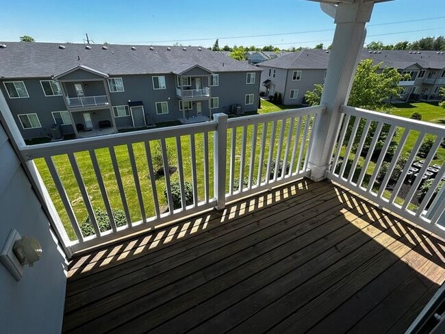 Building Photo - Clean Condo, Fantastic Location!