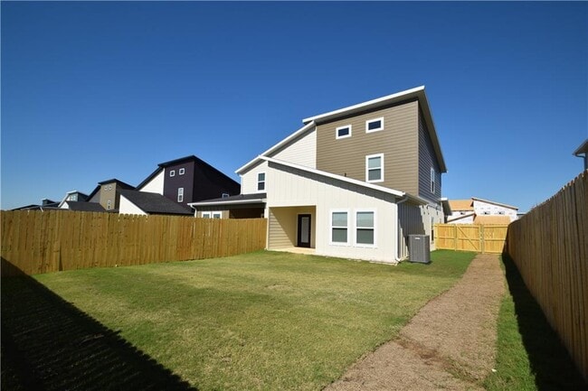 Building Photo - 1903-1 SW Poigai Wy