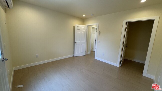 Building Photo - 2528 Elkgrove Ave