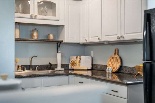 Building Photo - Live your best life in this well-appointed condo in Makaua Village