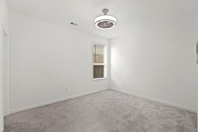 Building Photo - 4915 Sierra Ridge Dr