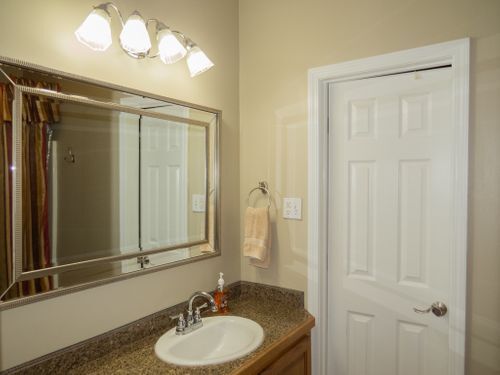 Building Photo - 617 E School St