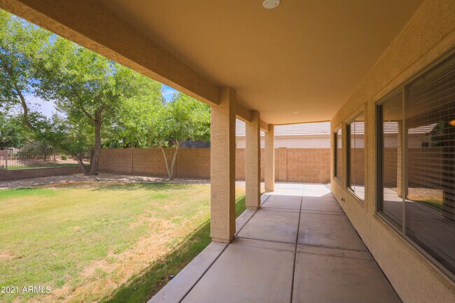 Building Photo - 7456 W Aurora Dr