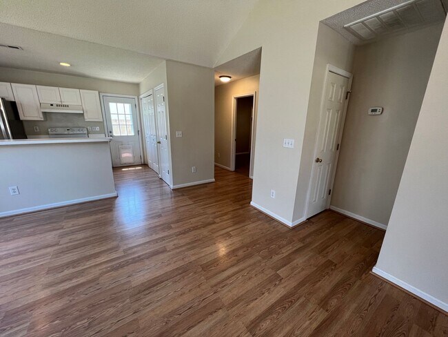 Building Photo - Charming 3 Bedroom, 2 Bath Home in Ogden!