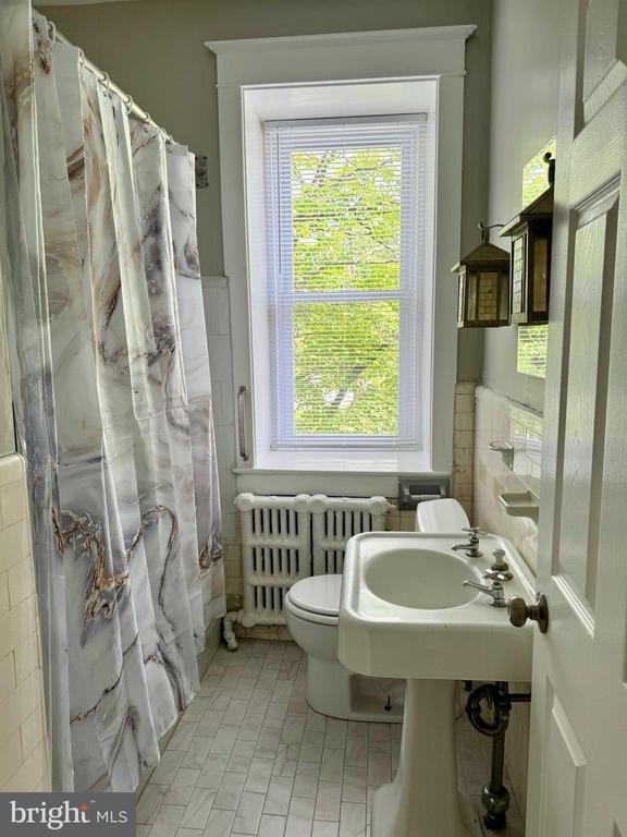 Building Photo - 7848 Montgomery Ave