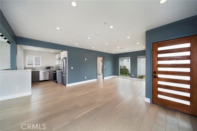 Building Photo - 305 La Jolla Dr