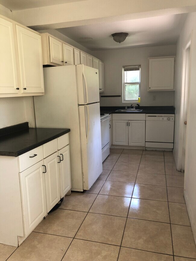 Kitchen - 2807 Formosa Ave