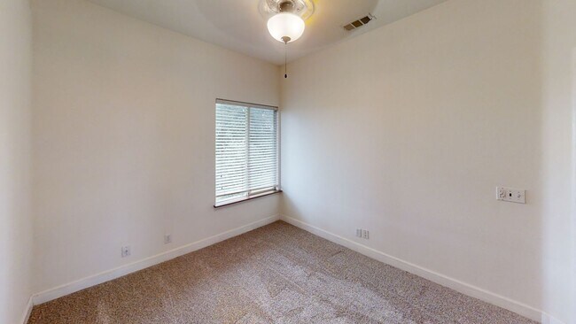 Building Photo - Spacious Single Story 3-Bedroom Home Beaut...