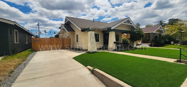 Primary Photo - 2 Bedroom, 1 bathroom