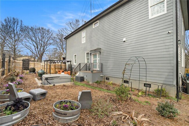 Building Photo - 1557 Foote St NE