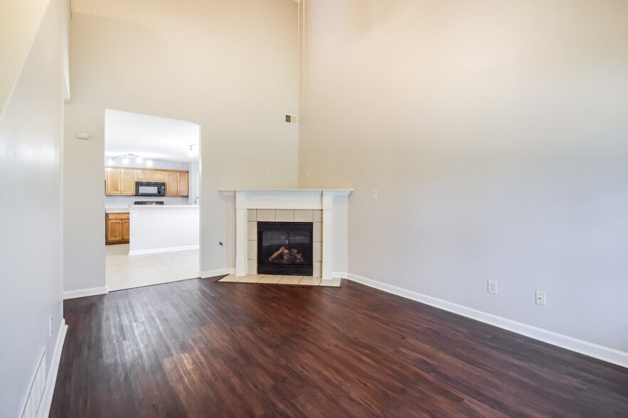 Building Photo - 7027 Maple Grove Rd