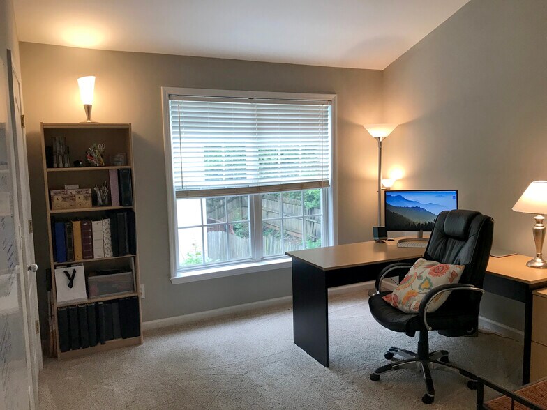 Building Photo - 1151 Village Ct SE