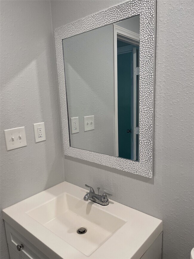 Building Photo - 250 McBride Trl