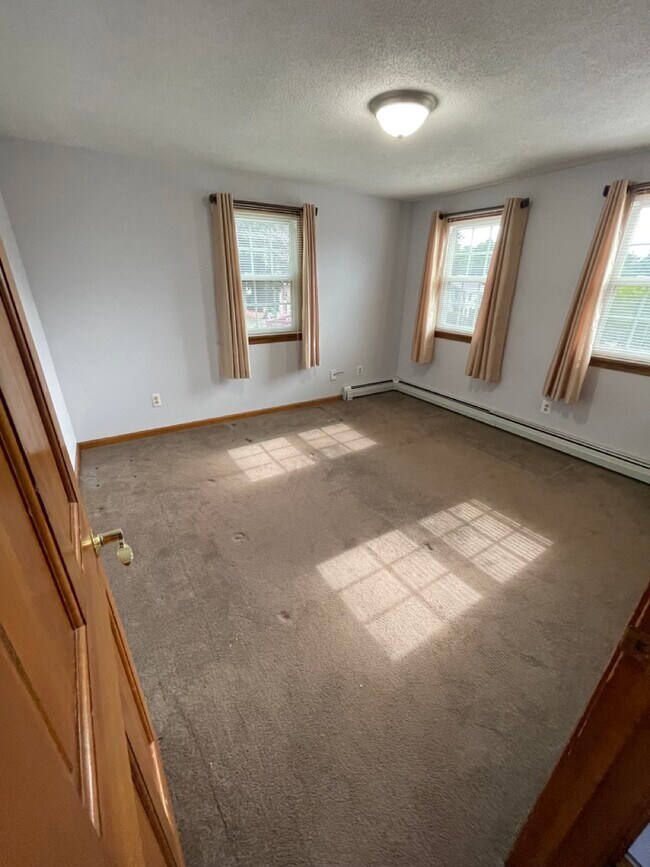 Building Photo - 27 St James Pl