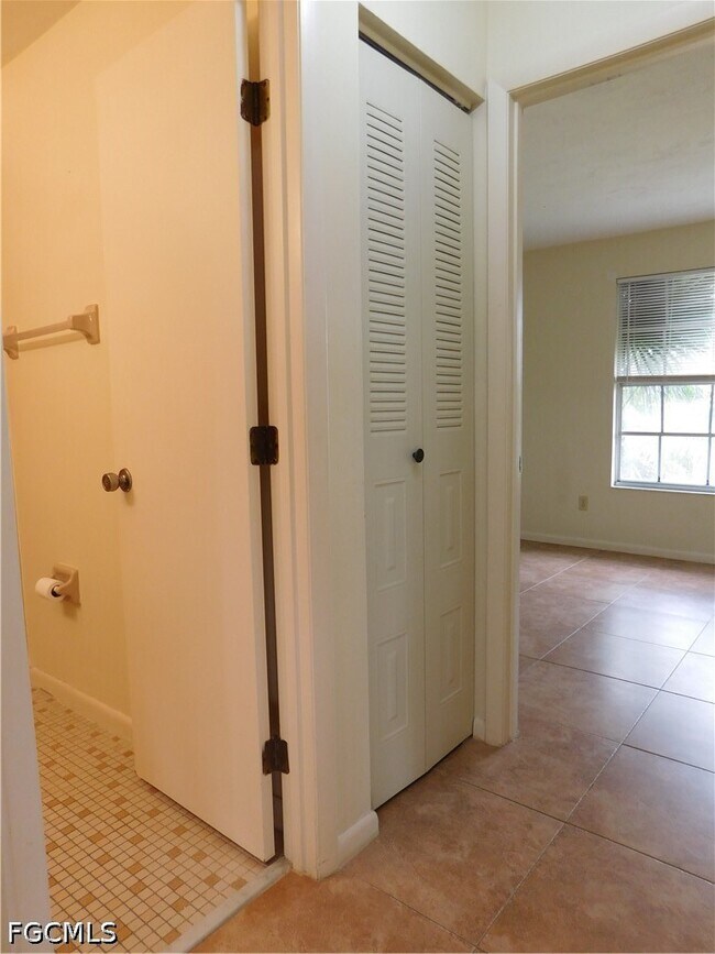 Building Photo - 10525 Putnam Ct