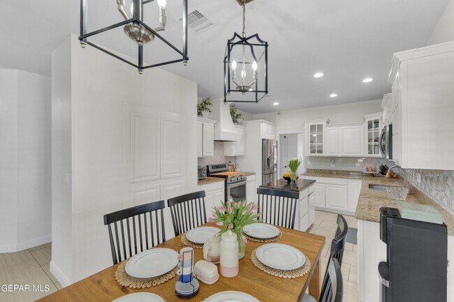 Building Photo - 2085 Paseo Del Prado Dr