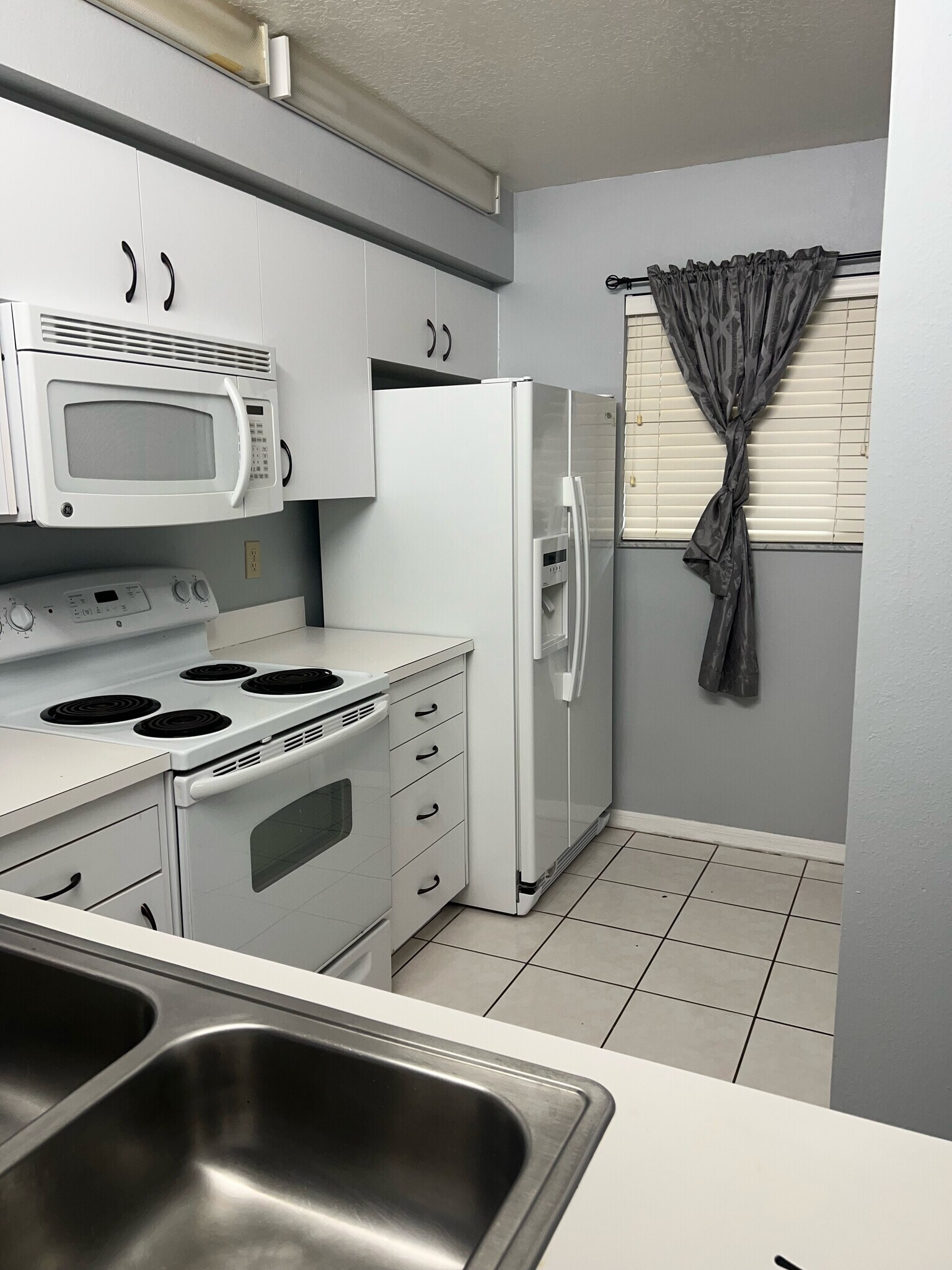 Building Photo - 404 Bouchelle Dr