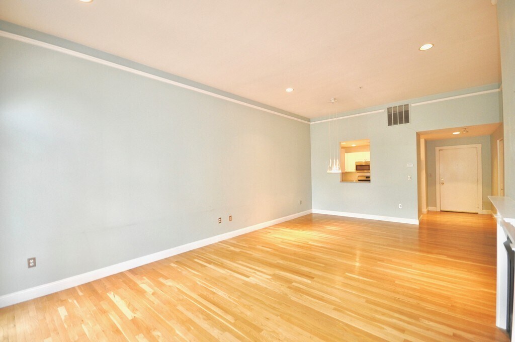 Building Photo - 342 Bunker Hill St