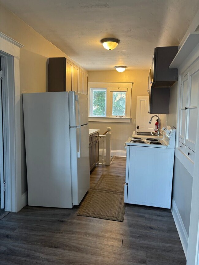 Building Photo - 516