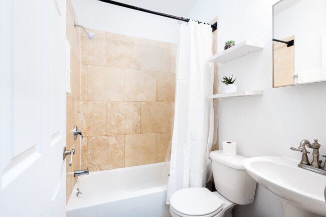 Building Photo - 1435 2nd Ave