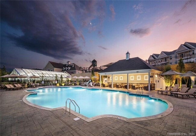 Building Photo - 12 Putnam Ln