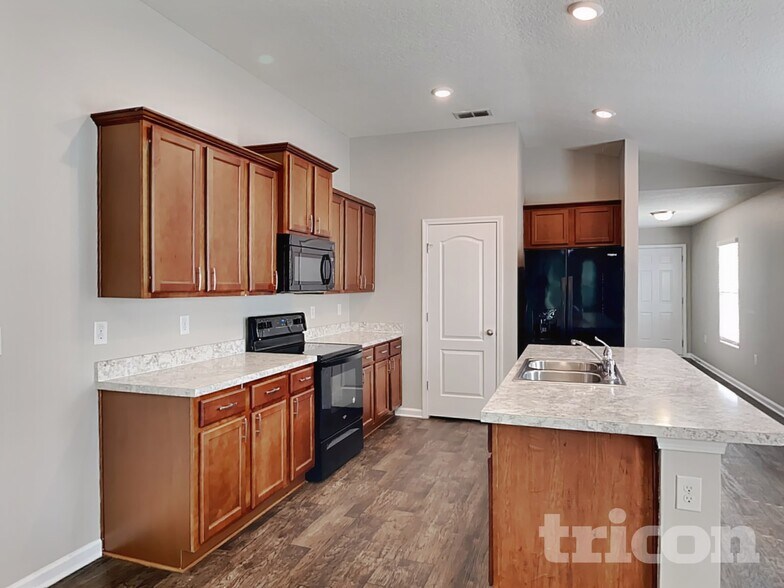 Building Photo - 8048 Meadow Walk Ln