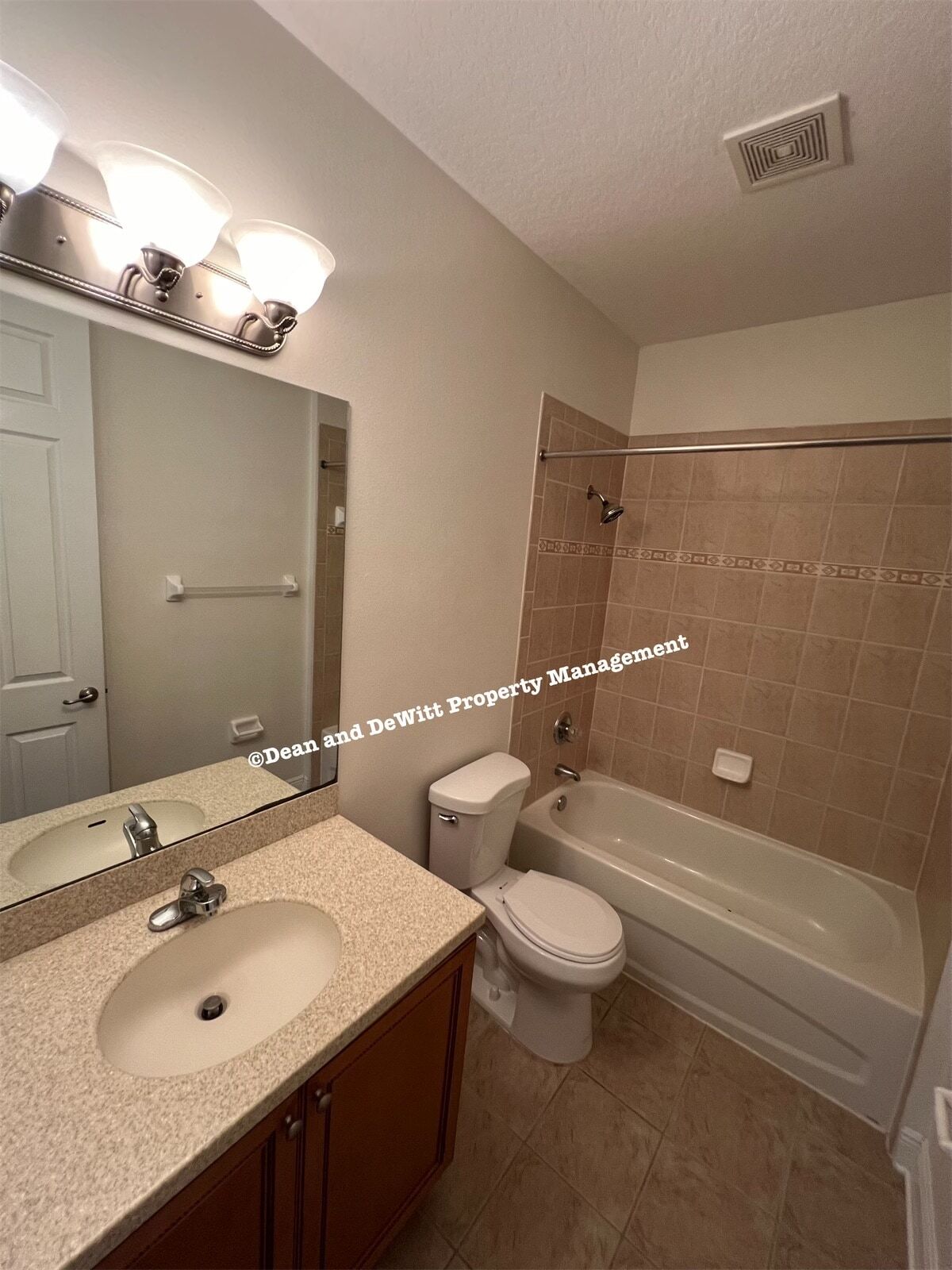 Building Photo - 3 Bed/3 Bath
