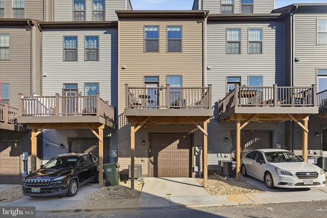 Building Photo - 2027 Track Cir