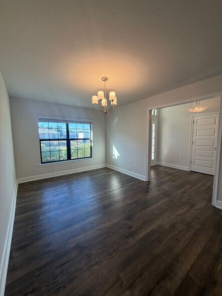 Building Photo - 4602 Karen Ave N