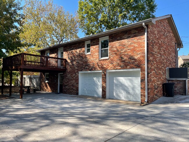 Primary Photo - 127 Hillside Dr