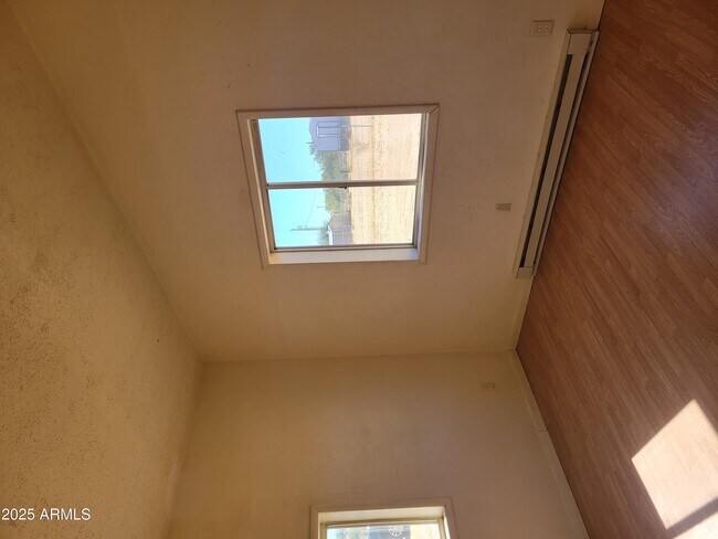 Building Photo - 2548 N Calle Tercero