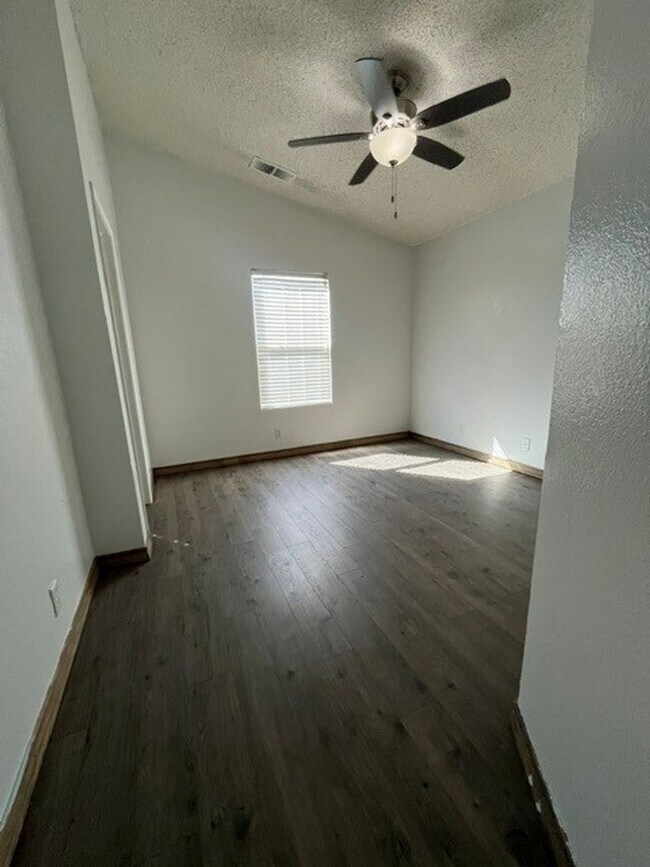 Building Photo - 2313 N Gowdy St