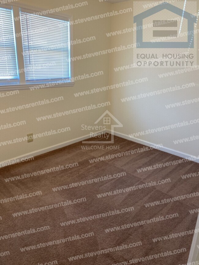 Building Photo - 500 Skyline Dr