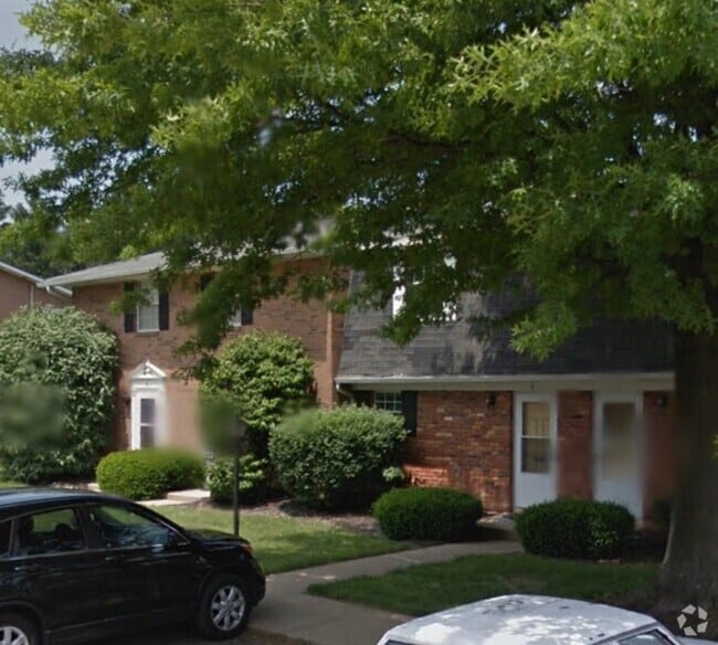Building Photo - 209 Whittier Dr S