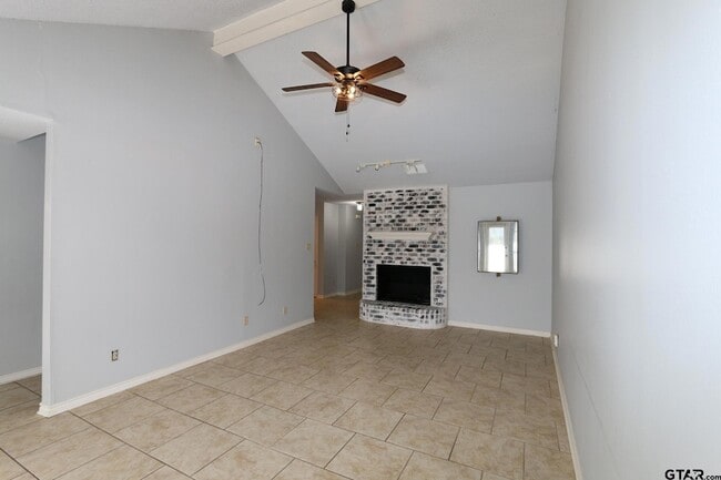 Building Photo - 963 Creekside Drive