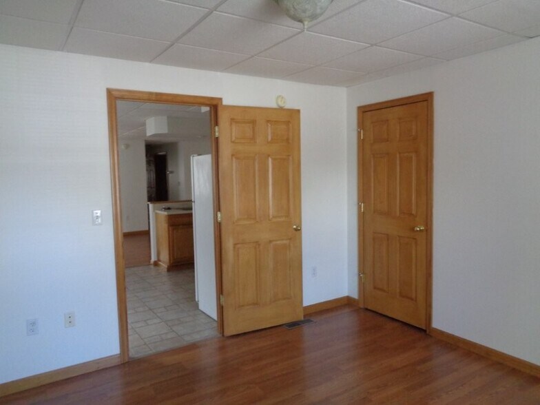 2nd bedroom - 18 Montour St N