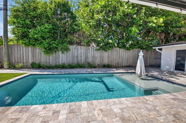 Building Photo - 714 SW 25th Ave