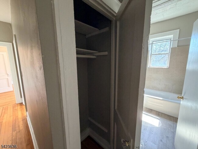 Building Photo - 16 Irving Ave