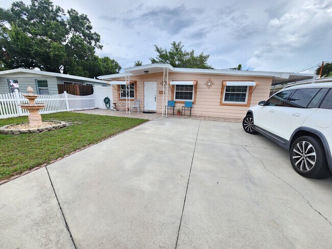 Primary Photo - 813 64th Ave N