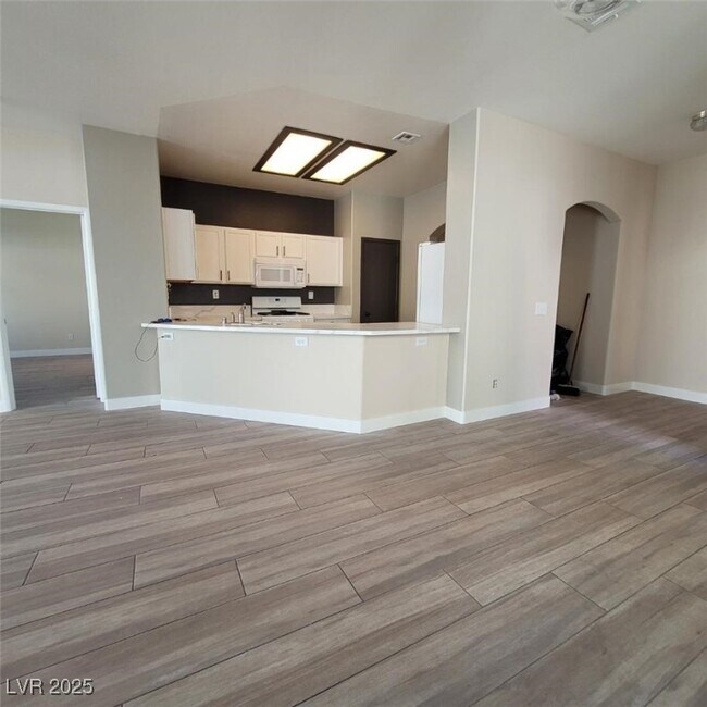 Building Photo - 7828 Sungrove Ct