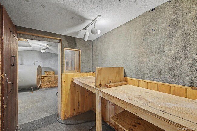 Building Photo - 2585 State Rte 55