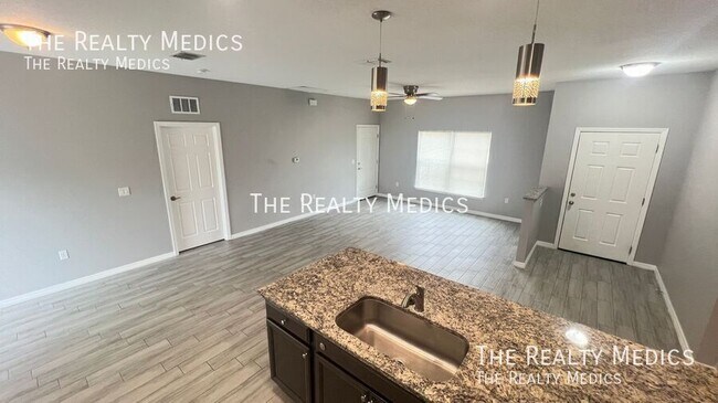 Building Photo - 2122 Sans Souci Ave SE