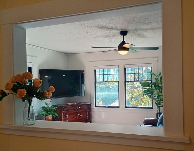 Building Photo - 1209 32nd St