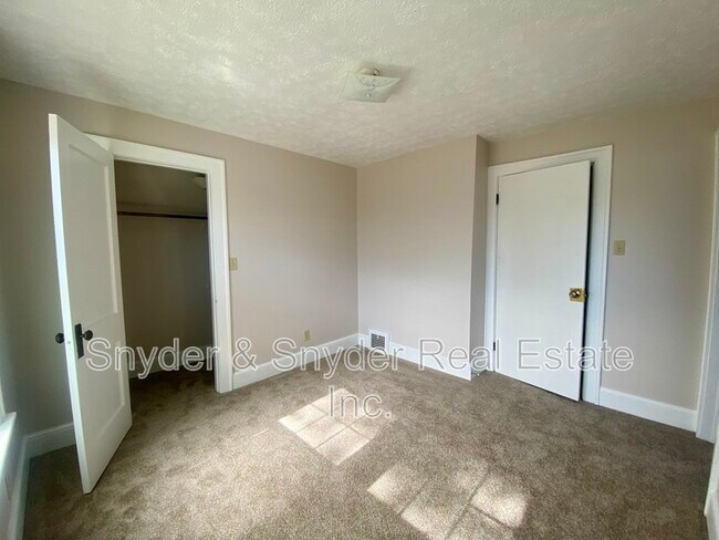 Building Photo - 623 Doris Ave