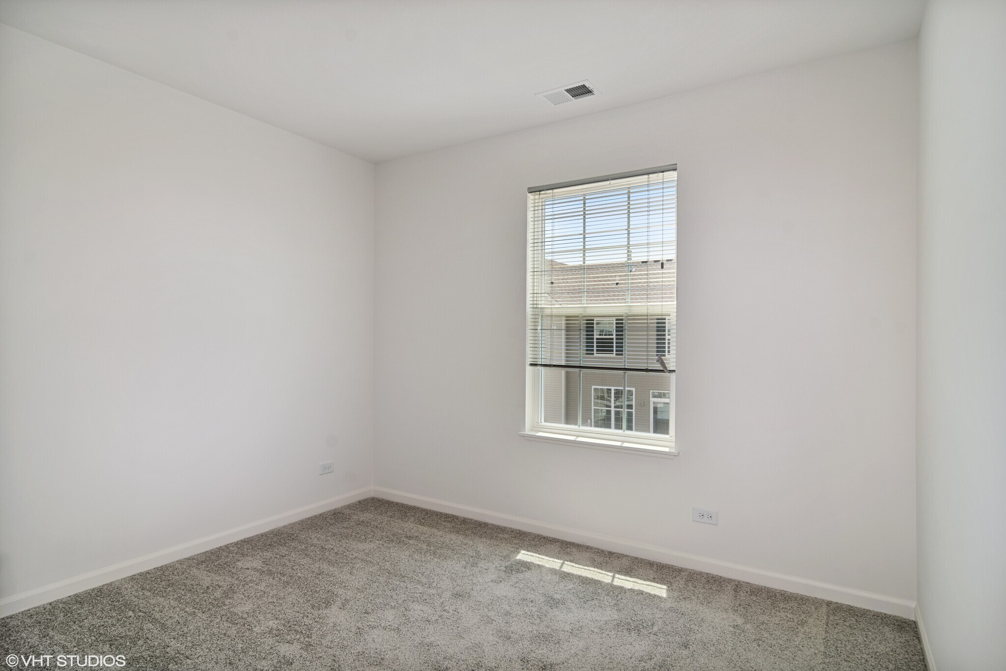 Building Photo - 1838 Kraft Ave