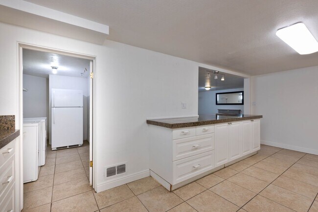 Building Photo - R134IC