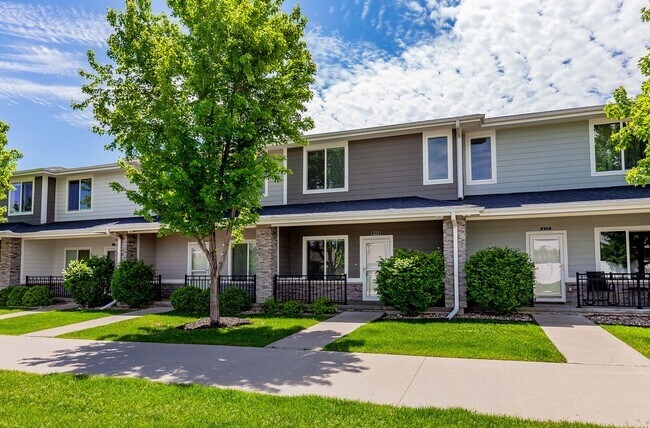 Building Photo - GREAT LOCATION!! 3 Bedroom, 2.5 Bathroom Townhome in Waukee!