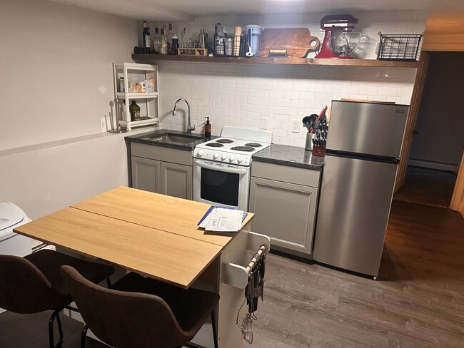 Building Photo - 58 Minehan Ln